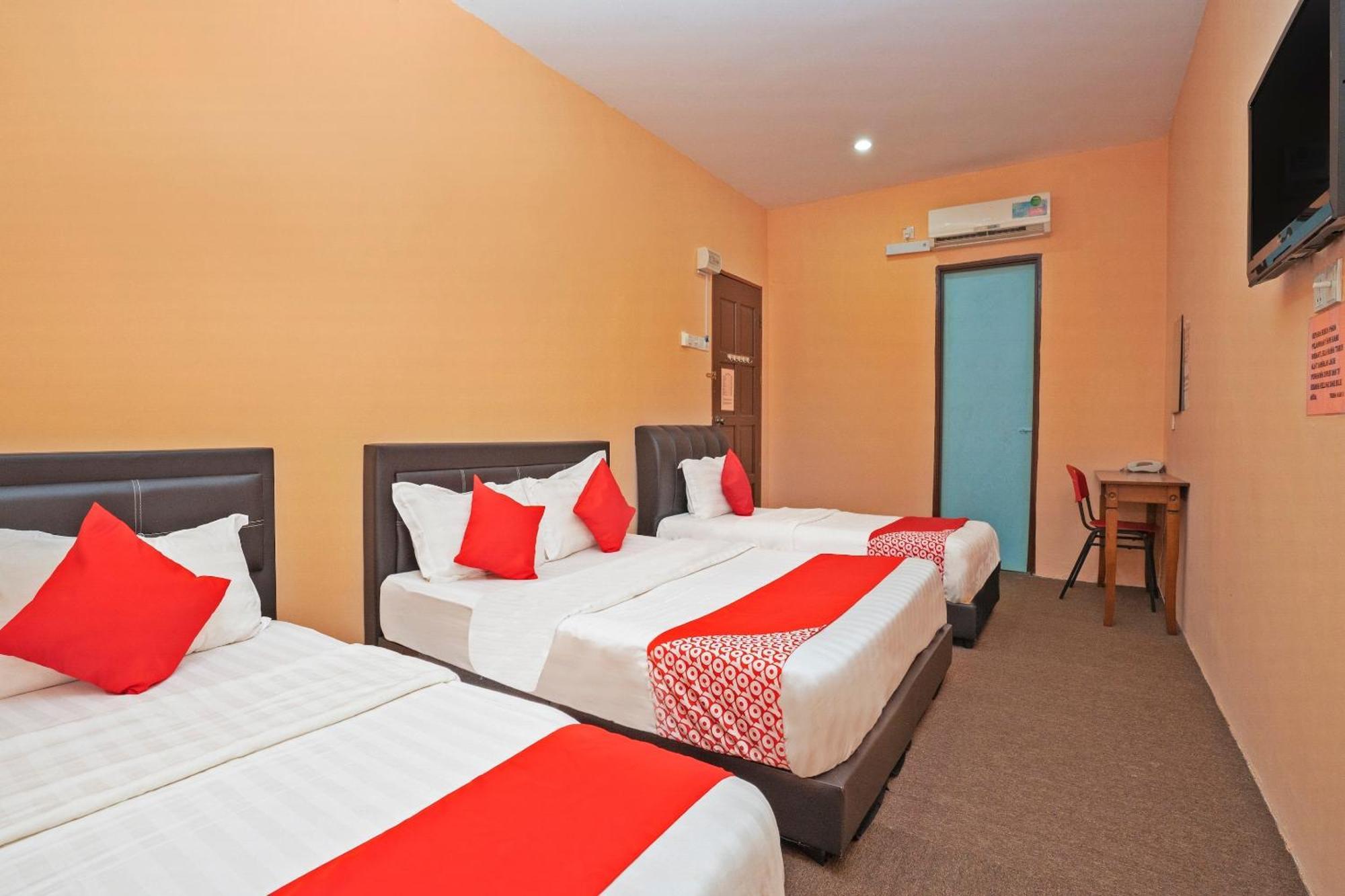 Sz Hotel Lumut Bagian luar foto