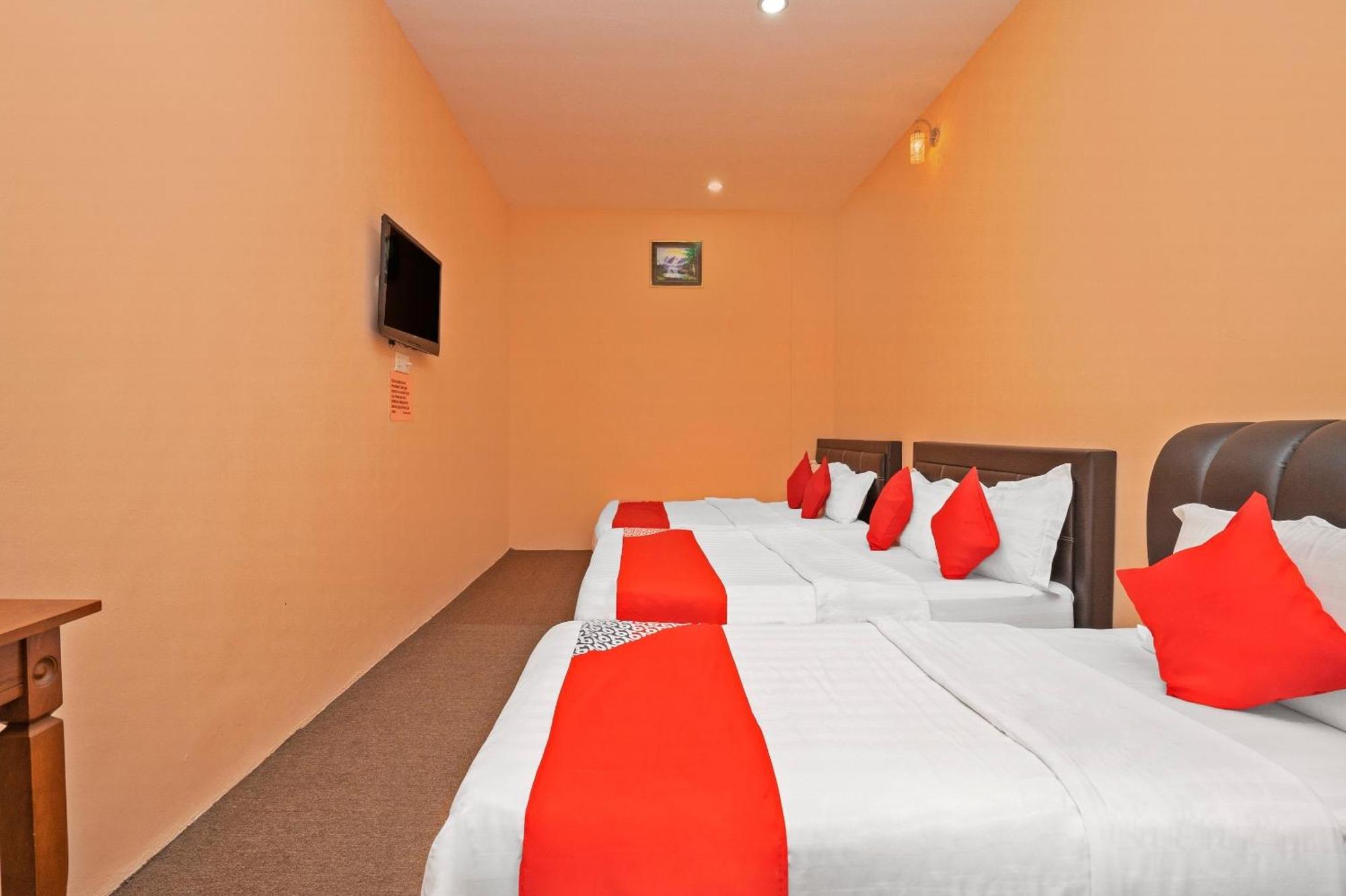 Sz Hotel Lumut Bagian luar foto