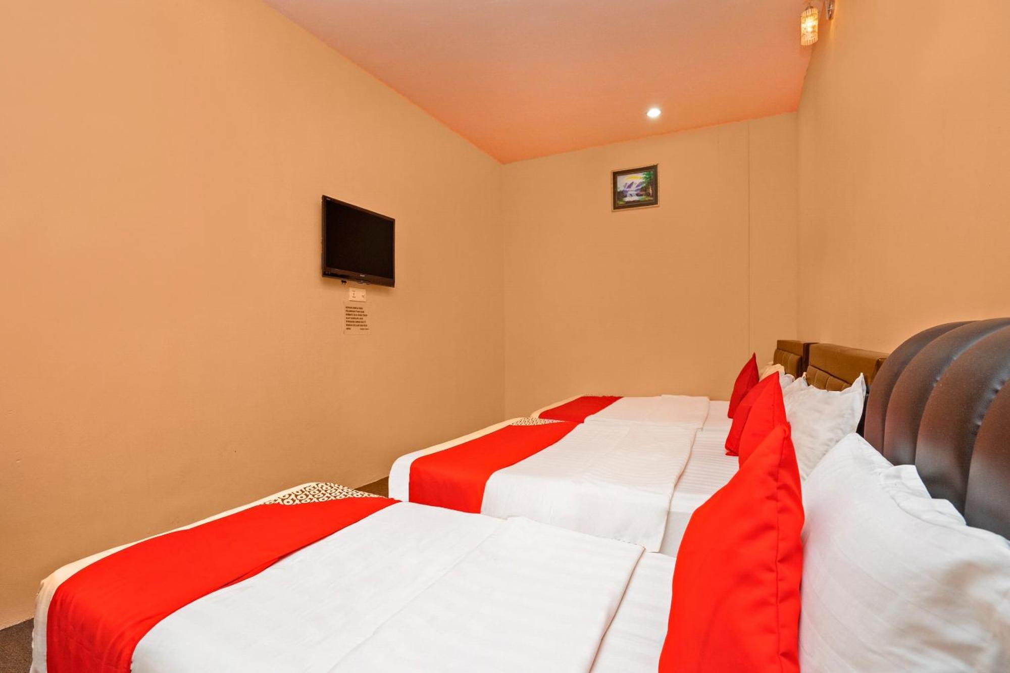 Sz Hotel Lumut Bagian luar foto