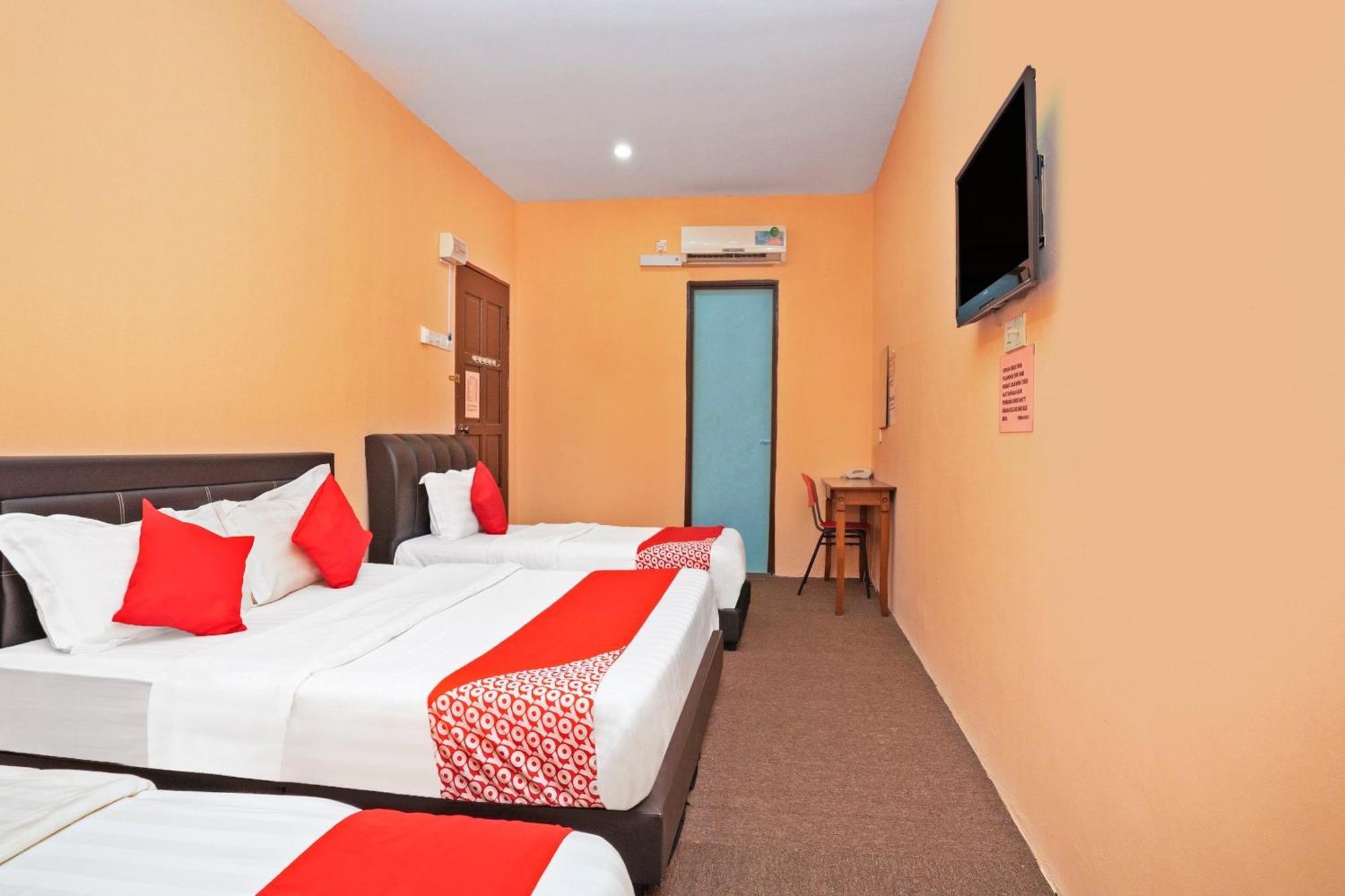 Sz Hotel Lumut Bagian luar foto