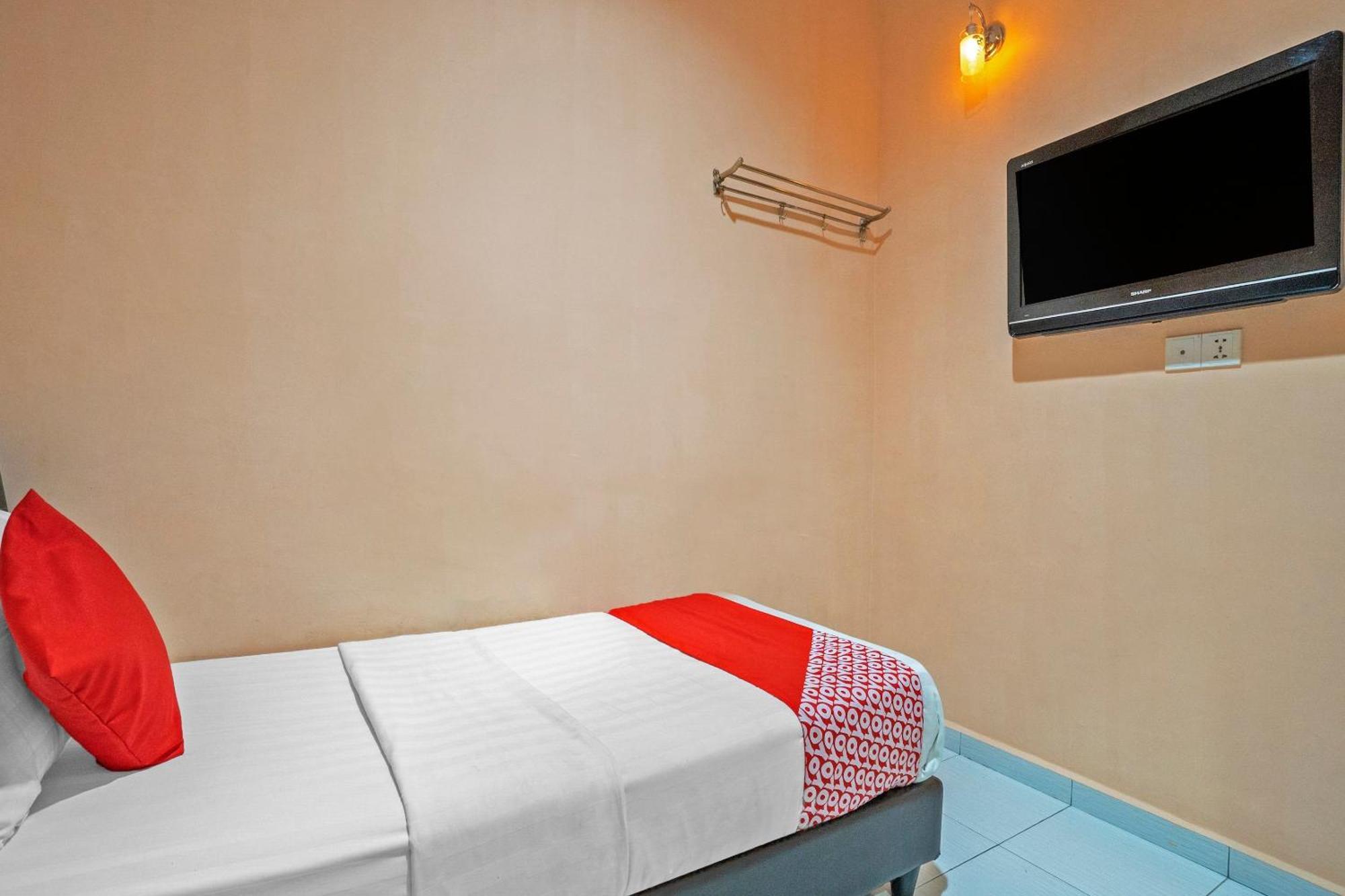 Sz Hotel Lumut Bagian luar foto