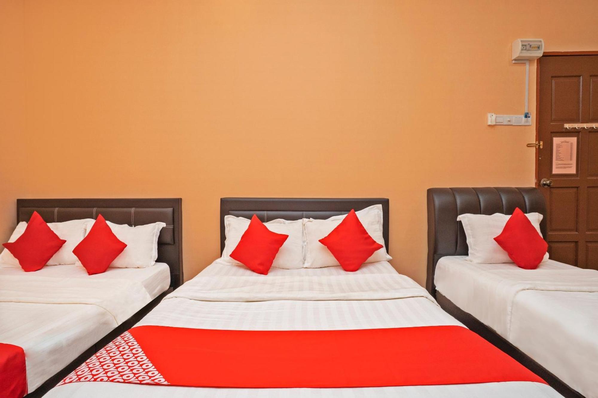 Sz Hotel Lumut Bagian luar foto